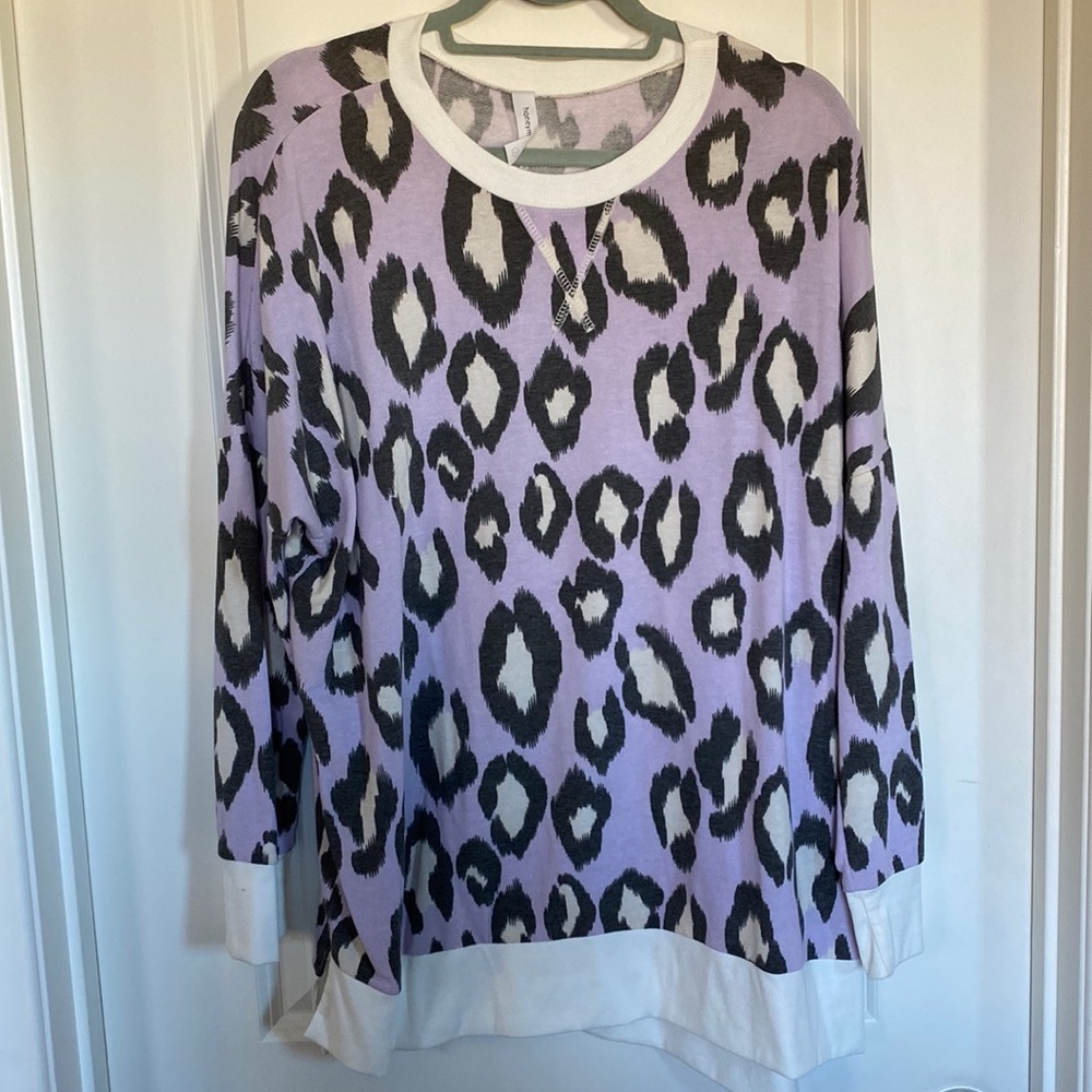 Honeyme. Large Weekender Gently Worn. Lightweight Purple Background Animal Print